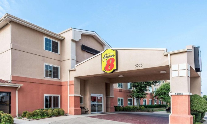 Fossil Creek Hotel | Super 8 by Wyndham Fort Worth North