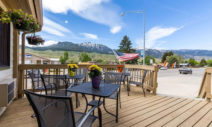Gardiner Hotel | Super 8 by Wyndham Gardiner/Yellowstone Park Area