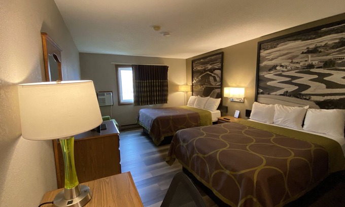 Ashwaubenon Hotel | Super 8 by Wyndham Green Bay Near Stadium
