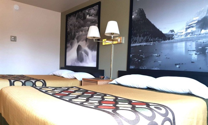 Hamilton Hotel | Super 8 by Wyndham Hamilton