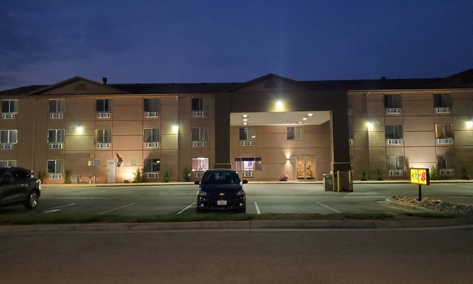 Dupont Hotel | Super 8 by Wyndham Henderson North East Denver