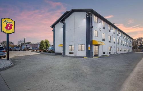 Johnson City Hotel | Super 8 by Wyndham Johnson City