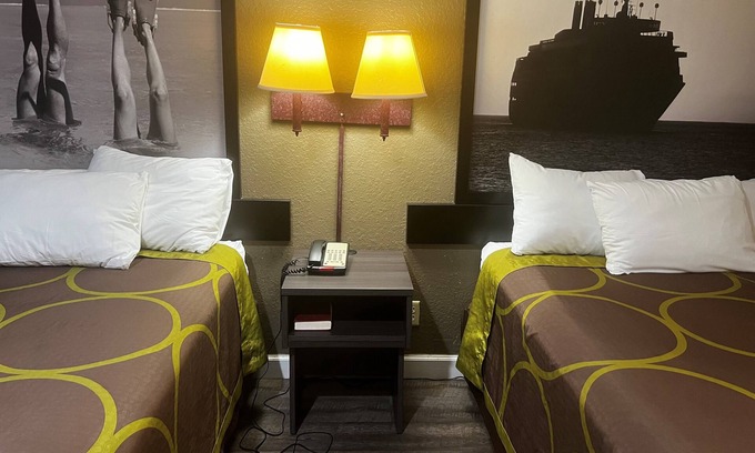 La Marque Hotel | Super 8 by Wyndham La Marque TX/Texas City Area