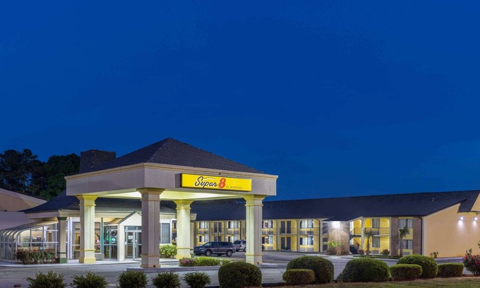 McDonough Hotel | Super 8 by Wyndham McDonough GA