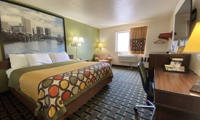 Newport News Hotel | Super 8 by Wyndham Newport News/Jefferson Ave.