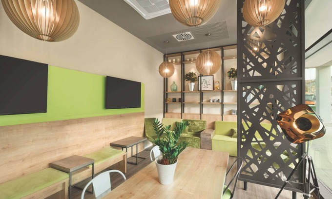 Oberhausen Hotel | Super 8 by Wyndham Oberhausen am Centro