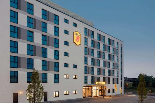 Oberhausen Hotel | Super 8 by Wyndham Oberhausen am Centro