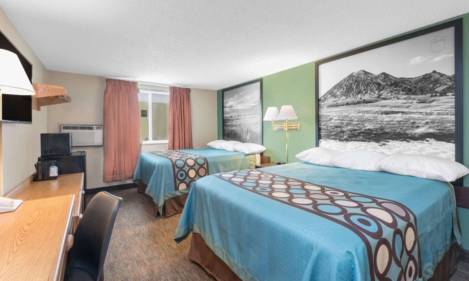 Pierre Hotel | Super 8 by Wyndham Pierre SD
