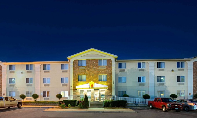 Plano Hotel | Super 8 by Wyndham Plano/Dallas Area