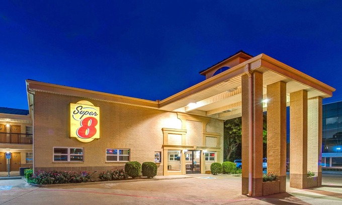 Richardson Hotel | Super 8 by Wyndham Richardson Dallas