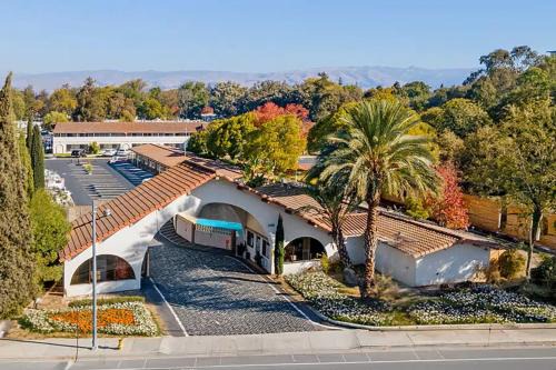 North San Jose Hotel | Super 8 by Wyndham San Jose Airport