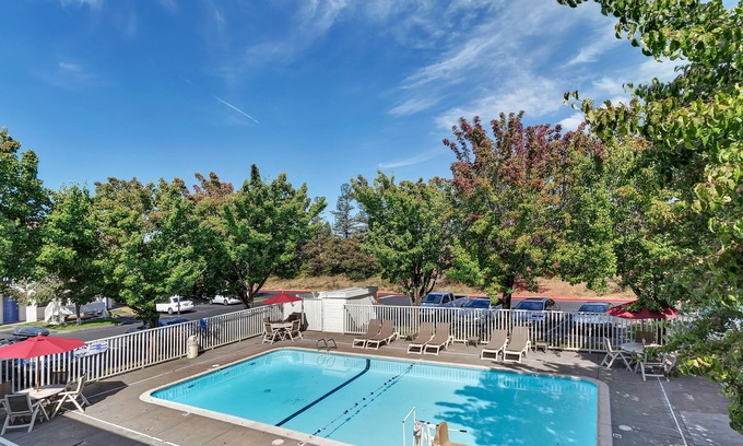 Santa Rosa Hotel | Super 8 by Wyndham Santa Rosa North