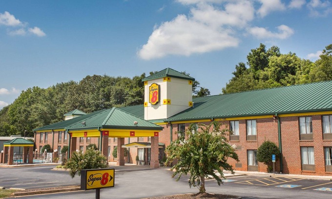 Arcadia Hotel | Super 8 by Wyndham Spartanburg/I-26 Exit 22