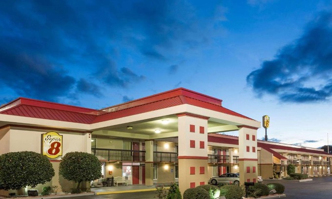 Tifton Hotel | Super 8 by Wyndham Tifton