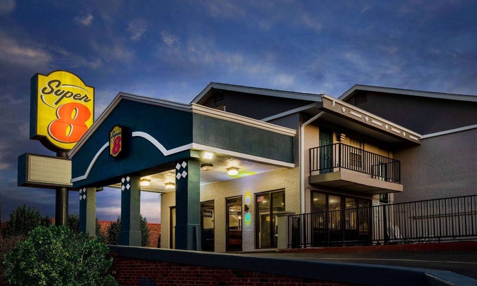 Tulsa Hotel | Super 8 by Wyndham Tulsa/Arpt/St Fairgrounds