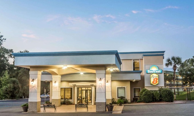 Valdosta Hotel | Super 8 by Wyndham Valdosta Mall