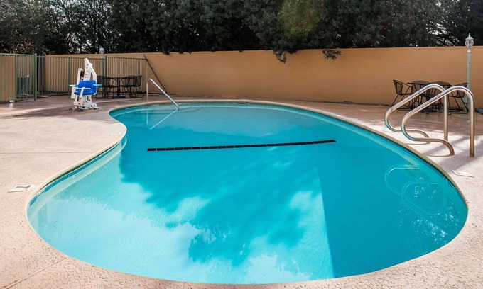 Visalia Hotel | Super 8 by Wyndham Visalia