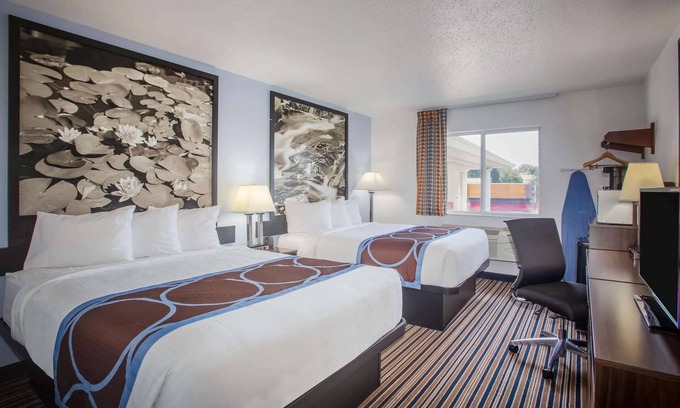 Washington Hotel | Super 8 by Wyndham Washington
