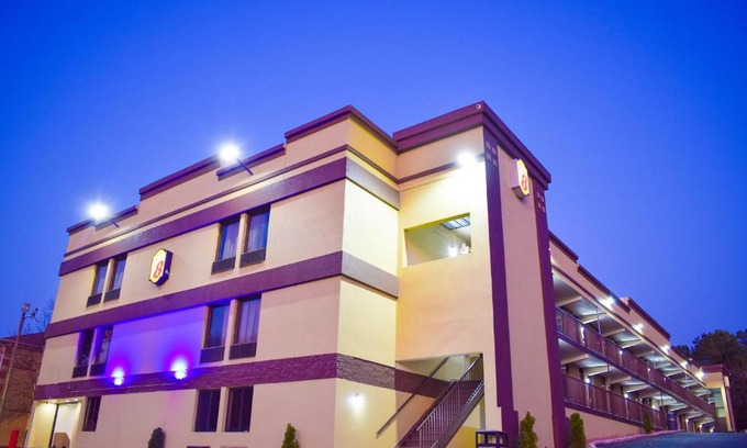 Southwest Raleigh Hotel | Super 8 Downtown Raleigh