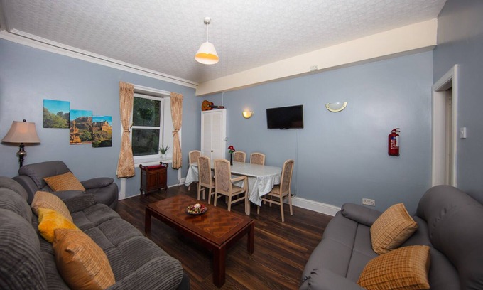 Tollcross Apartamento | Super Central 4bedroom Apartment at the Meadows