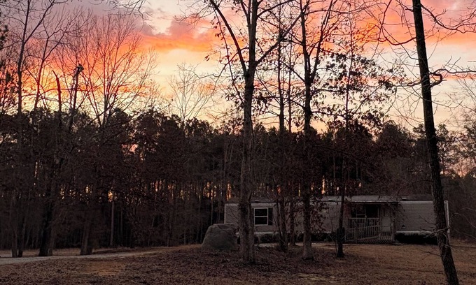 Newberry Casa | Super clean 7 mile from downtown Newberry safe quiet home Best Deal Around