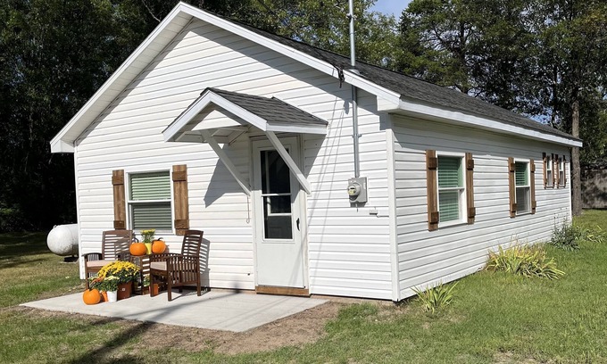 Mio Cabina | Super clean cabin near ORV trails & AuSable River, walking distance to town Mio.