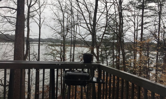 Gainesville Chalet De Esquí | Super clean Cabin on the Lake!