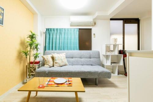 Sennichimae Apartamento | Super close to Dotonbori! Great location room#303