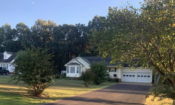 Olivehill Casa | Super close to town- wonderful neighborhood!