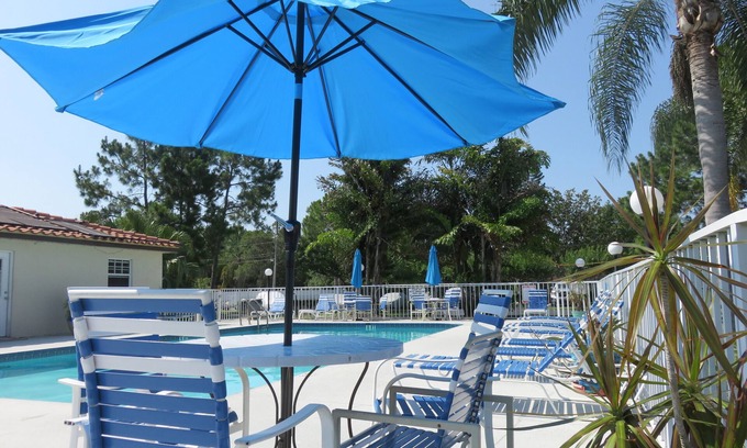 Palm Harbor Condominio | Super condominio en el lago Tarpon, muelle. 1er piso