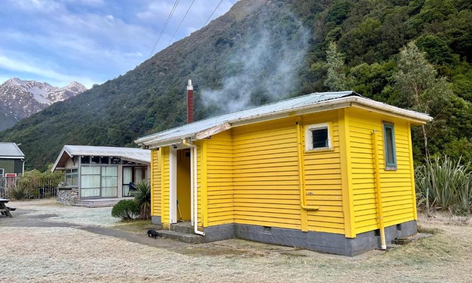 Otira Apartamento | Super 'Cosy' Small Cabin in The Middle of National Park and Mountains