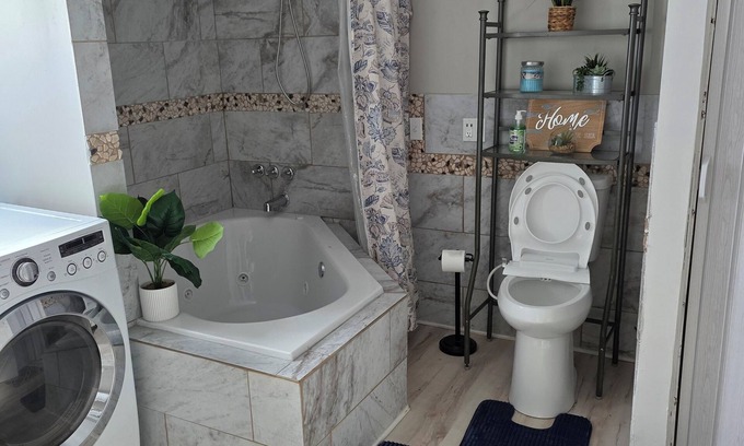 Lorain Casa | super cozy 4-bedroom house in Lorain newly remodeled close to lake.
