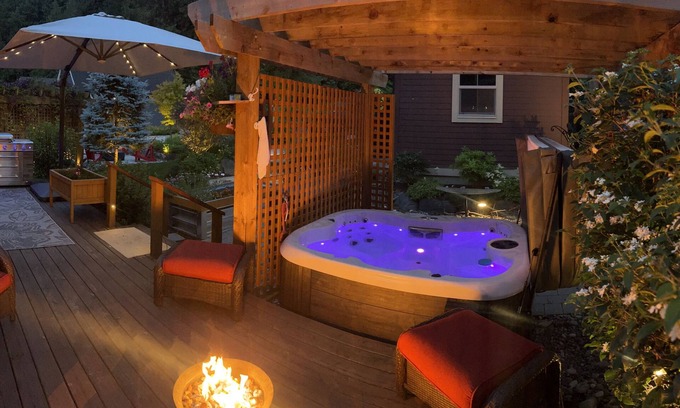 Lindell Beach Cabaña | Super cozy cultus lake retreat with awesome ammenities, with pool hot tub gym