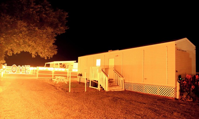 Tehama County Cabaña | Super Cute, 1 Bedroom cottage close to the river, and 6 miles to the Casino