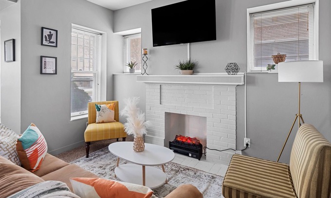 DeBaliviere Place Apartamento | Super Cute 1 Bedroom FREE Parking Near Delmar Loop