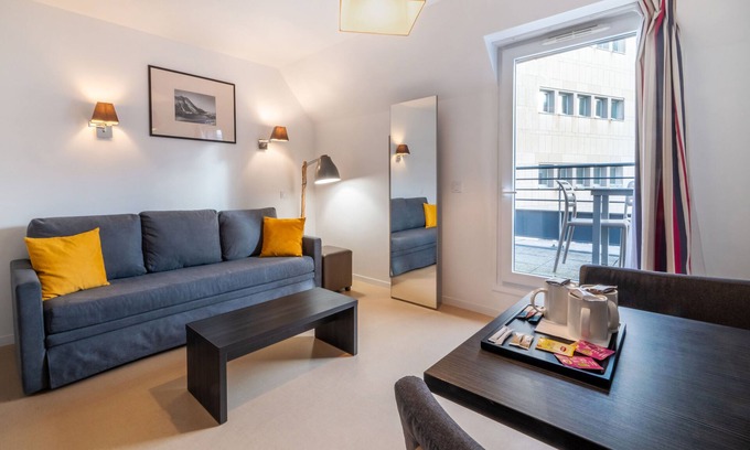 Bourg-l'Eveque Condominio | Super Endroit ! Suite Climatisée + Équipée