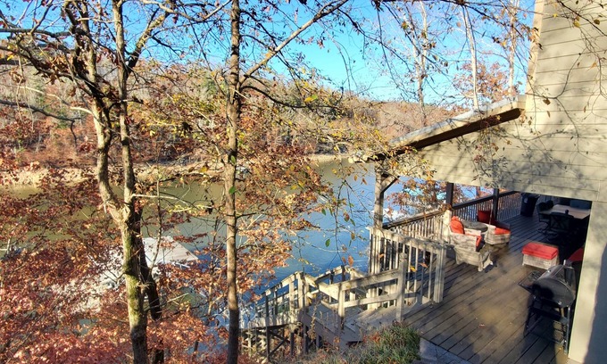 Arley Casa | Super Fun Home in the Heart of Smith Lake, year round deep water, 7 Person Spa!