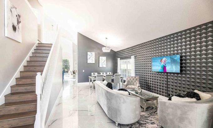 West Kissimmee Casa | Super Glam- Designs Game Room Pool