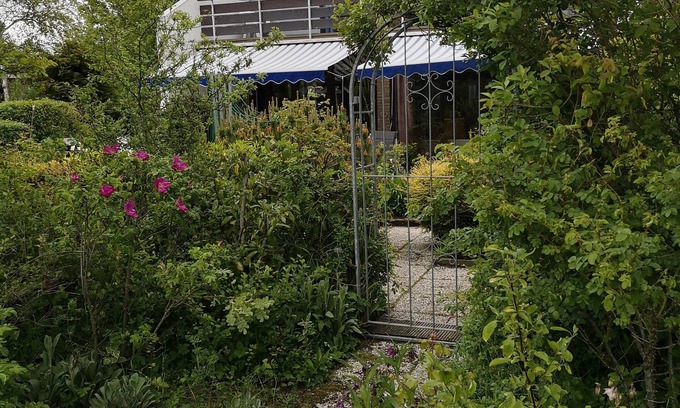 Brouwershaven Casa | Super Haus mit Garten mit vielen Rosen, Fahrradschuppen mit 3 Fahrräder.