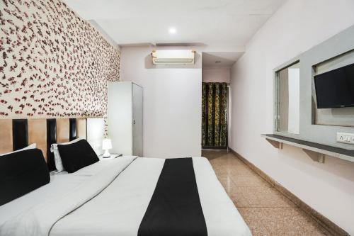 Navrangpura Hotel | Super Hotel O Crystal
