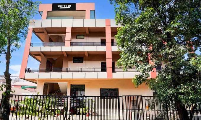 Bullawala Hotel | Super Hotel O GMS Road Ballupur Chowk