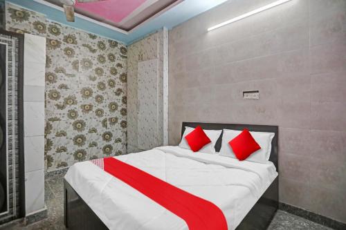 Greater Kailash Hotel | Super Hotel O Malik House Red Apple Rooms