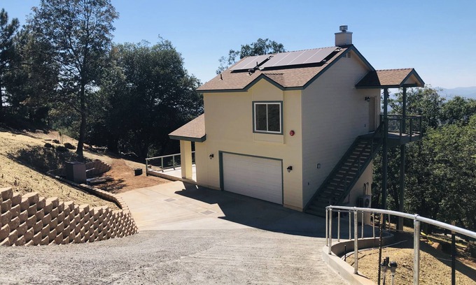 Julian Cabina | SUPER LOW PRICE! Little Acorn cabin, 5 miles from Historic Julian. Pet Friendly!