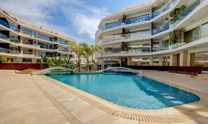 Tal-Ghoqod Apartamento | Super Luxury Penthouse with Hot Tub and Pool