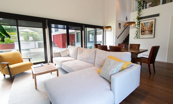 Sils Villa | Super Modern Magnificence Costa Brava!