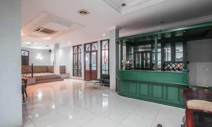 Bekasi Timur Hotel | Super OYO 686 Bunga Karang Hotel