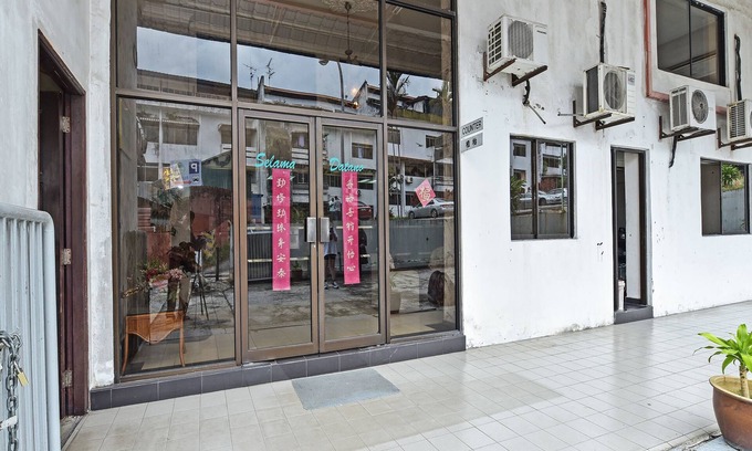 Central District Hotel | Super OYO 90599 Villa De Rose