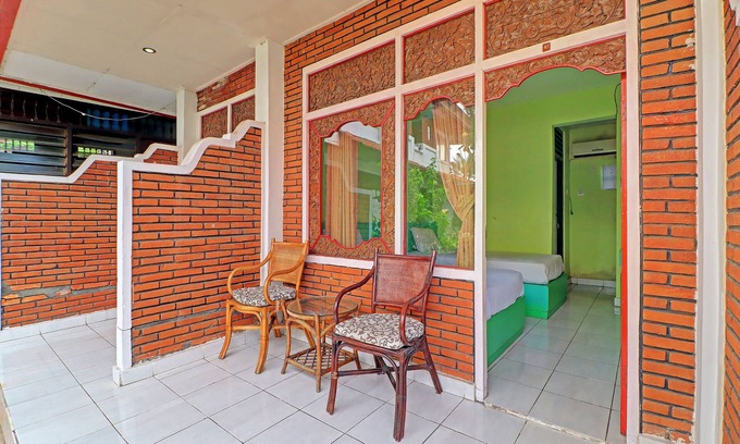 Panjer Hotel | Super OYO 91870 Warna Kedaton
