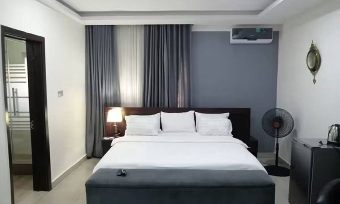 Lagos Cabina | Super Powered Mansion 24hr AC & Power