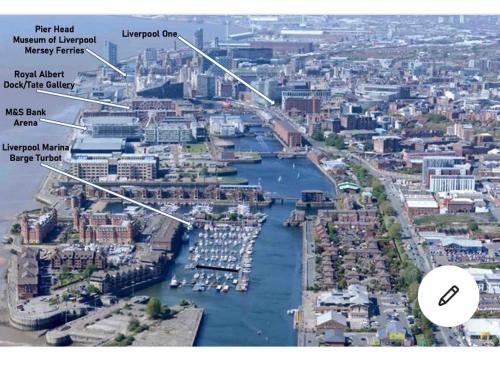 Liverpool Casa | Super Size Static Duplex Barge 3 double bedrooms plus 3 triple bedrooms all with modern en-suites